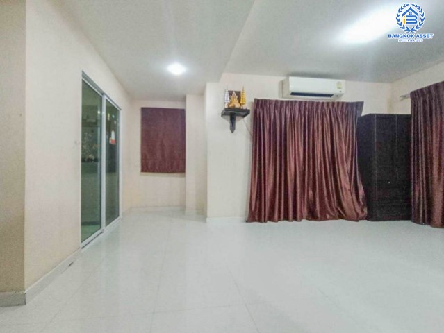 *****บ้านเดี่ยวมือสองย่านนนทบุรี ม.เดอะแพลนท์ แจ้งวัฒนะ เนื้อที่กว้างขวางถึง 51 ตร.ว. ฟังก์ชัน 3 ห้องนอน 2 ห้องน้ำ 2 ที่จอดรถ แถมฟรี! 4 เครื่องปรับอากาศ, 1 เครื่องทำน้ำอุ่น บนทำเลแห่งการเดินทาง ใกล้รถไฟฟ้าสายสีแดง "สถานีหลักสี่" และทางด่วน "บางปะอิน-ปากเกร็ด"